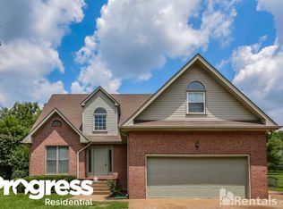 2032 Stop Thirty Road, Hendersonville, TN 37075