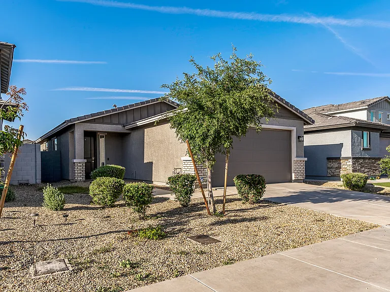 17352 W Paraiso Ln — Photo 31