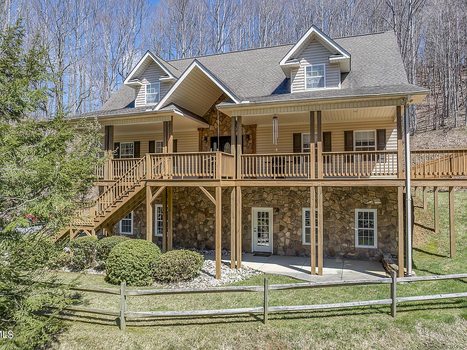 1st image of 330 Taft Eggers Ln