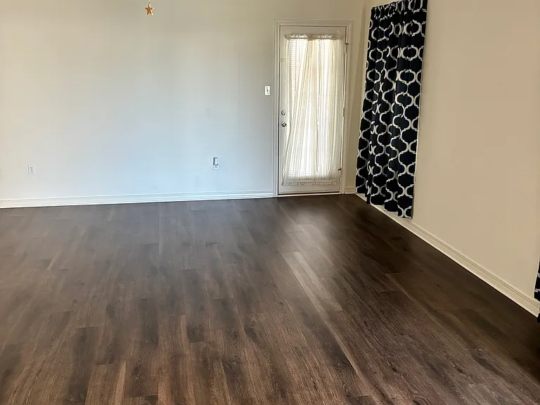 19393 W Lake Village Dr — Photo 2