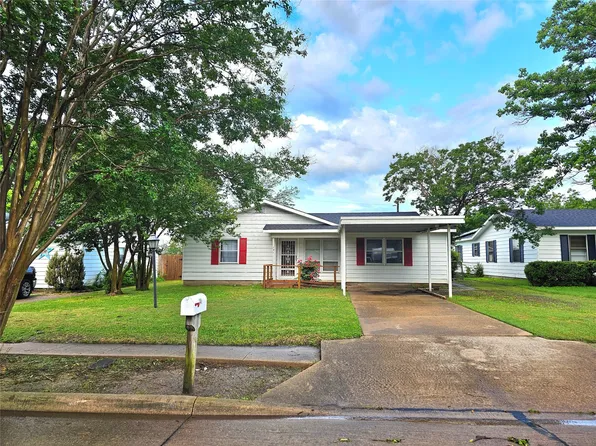 141 Highland Dr, Ennis, TX 75119