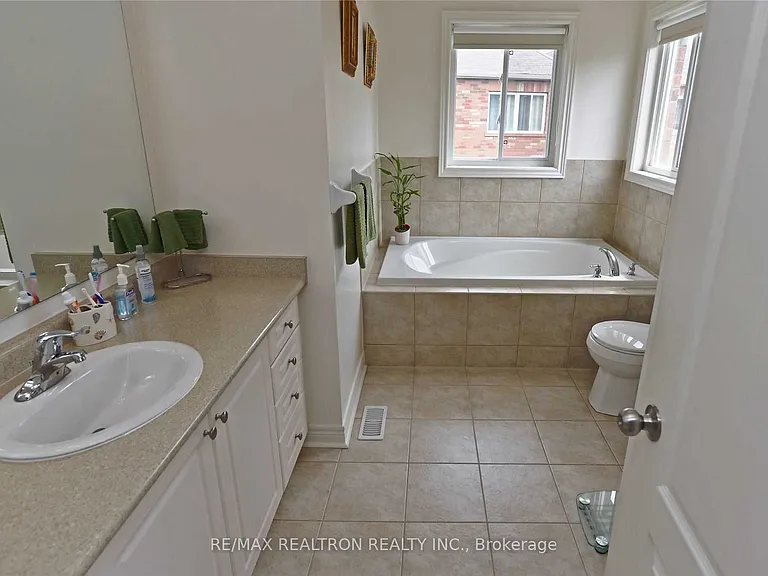 1684 Gower Dr — Photo 17