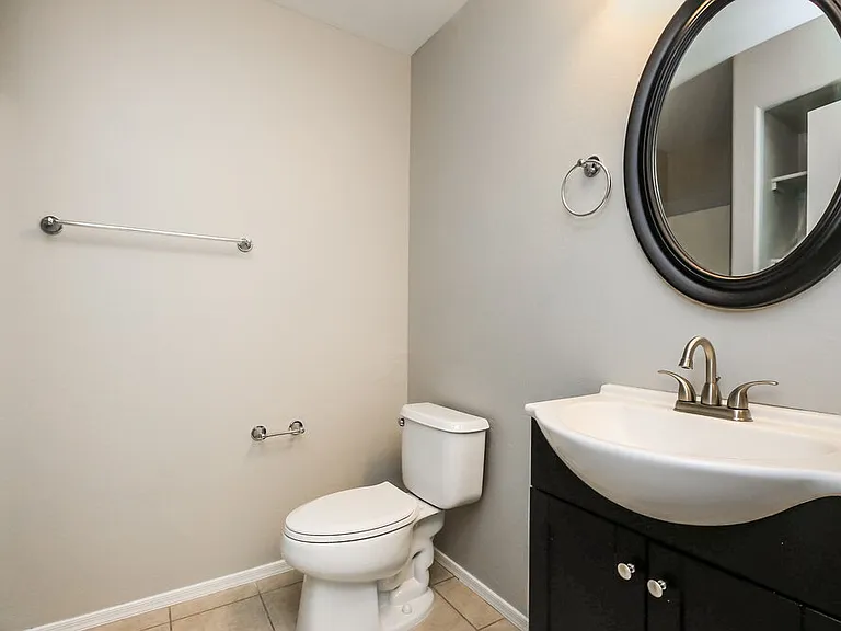 2707 E Bart St — Photo 18