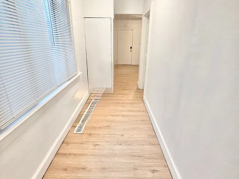 829 43rd St — Photo 24