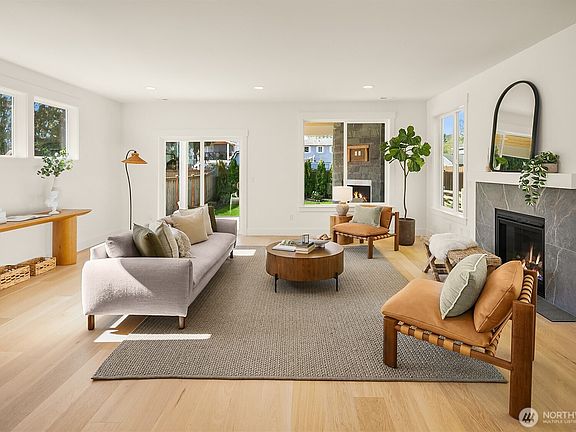 4th image of 805 Hoquiam Ave NE