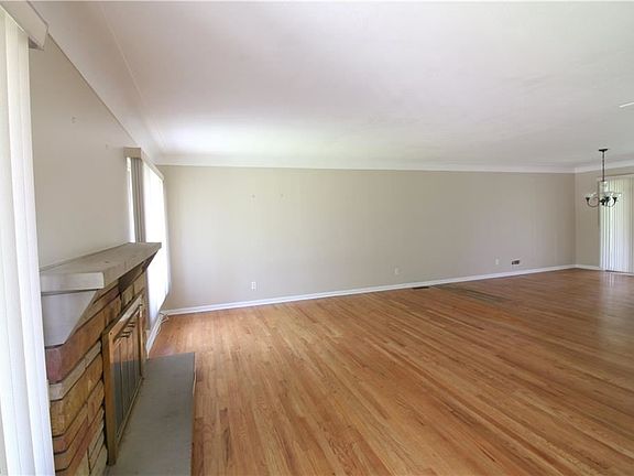 5th image of 14564 Robert Dr
