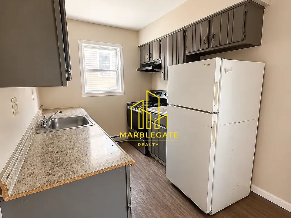 348 S 6th St #22A