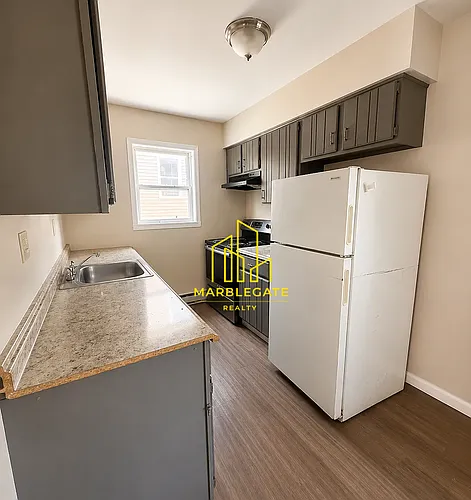 348 S 6th St Photo 1