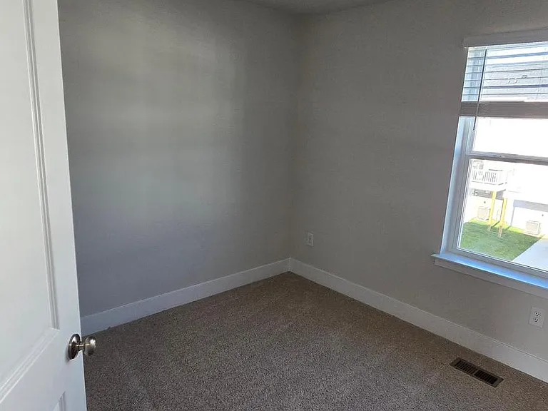 52 Aloma St — Photo 33