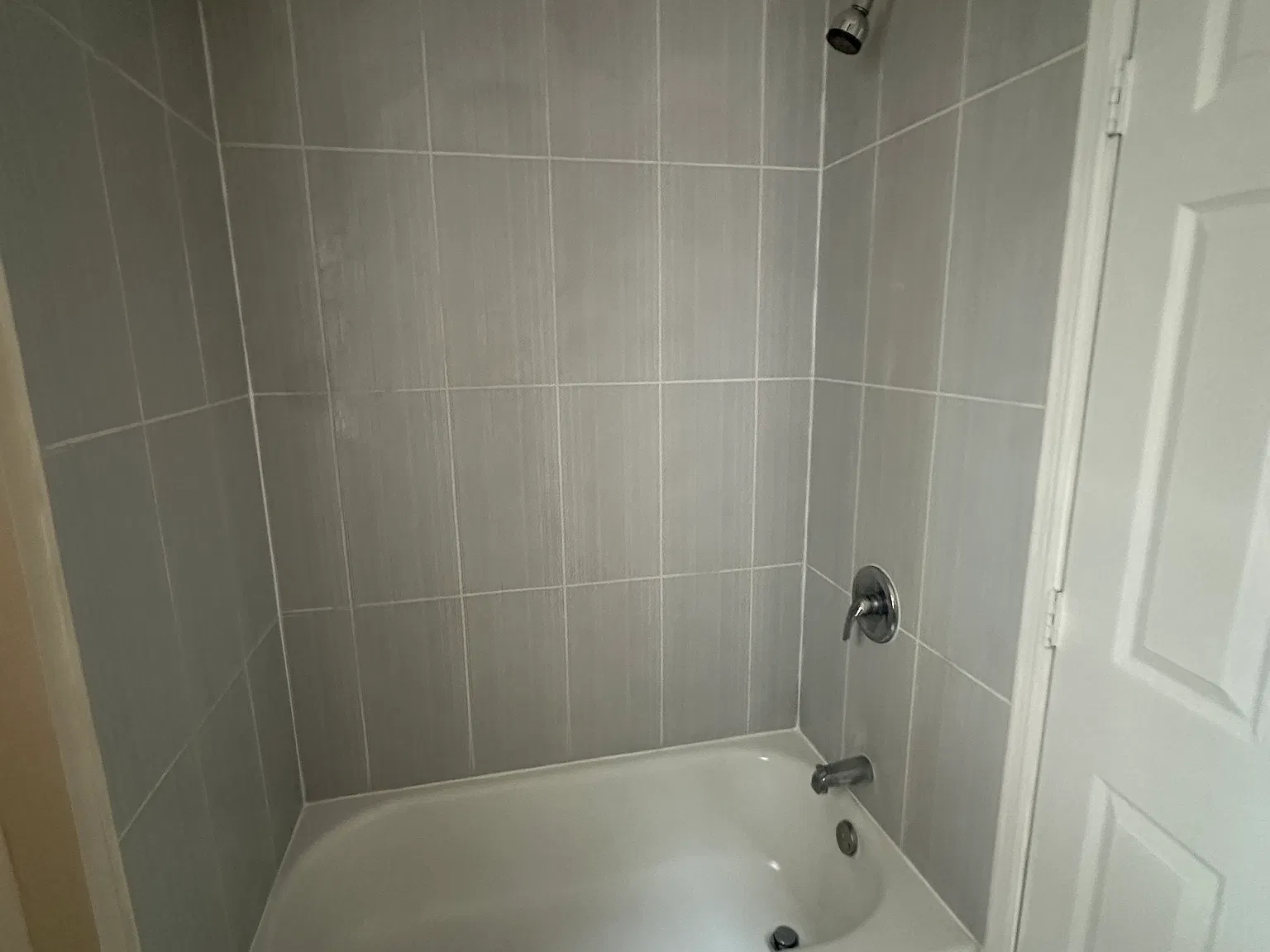 3 bed, 850 sqft, $2,500 — Photo 2