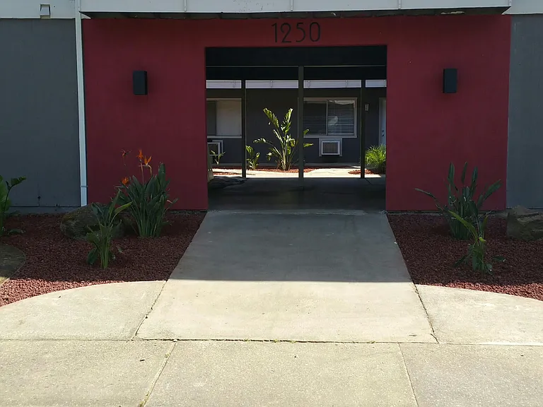 1210-1250 Kenny Dr — Photo 26