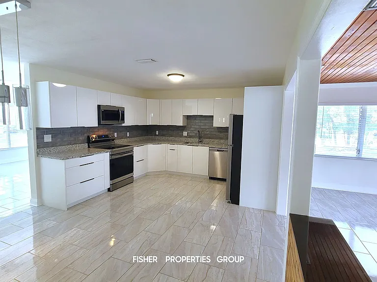 621 Riviera Dr — Photo 15