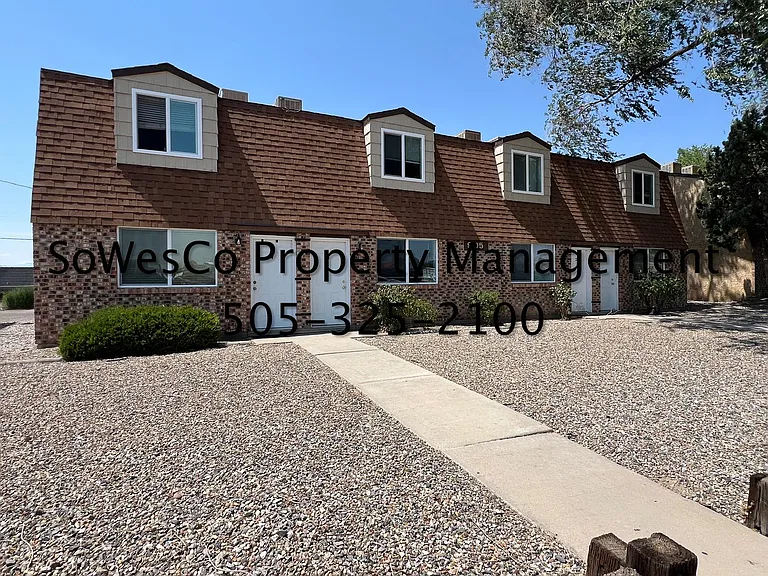 905 N Tucker — Photo 1