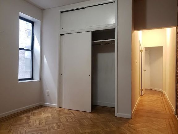 4th image of 125 Washington Pl APT 1D
