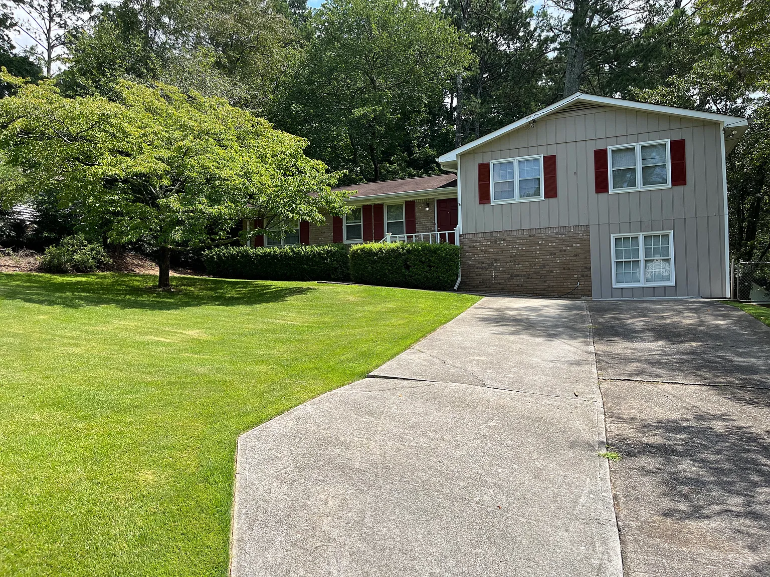 4 bed, 2140 sqft, $2,295 — Photo 2