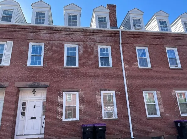 13 Center St, Holyoke, MA 01040