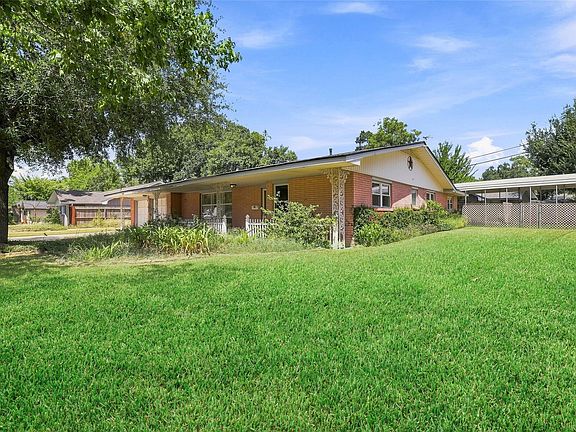 3rd image of 10402 Shadow Wood Dr