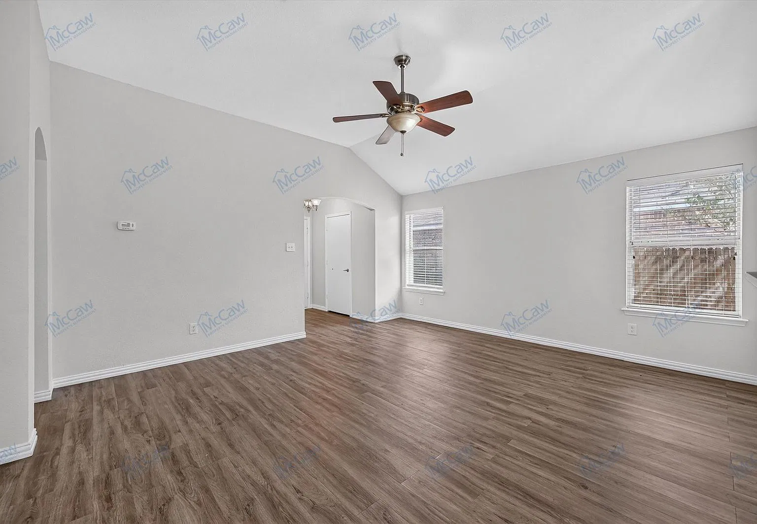 3 bed, 2.0 bath, 1304 sqft, $1,900 — Photo 3