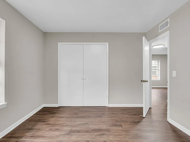 Eastwood Apts — Photo 16