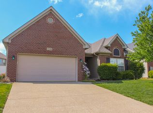 7119 Black Walnut Cir, Louisville, KY 40229