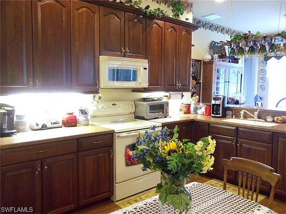 4th image of 689 Mirror Lakes Ct