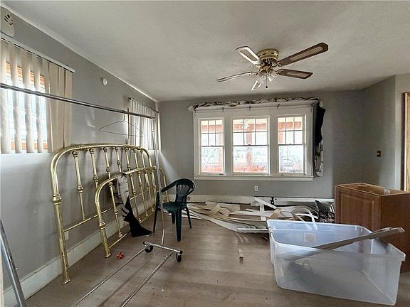 5th image of 301 Avery St