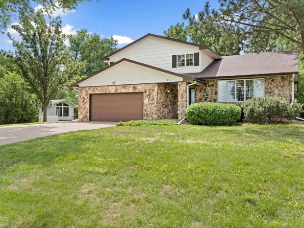 1711 E Main St, Vermillion, SD 57069