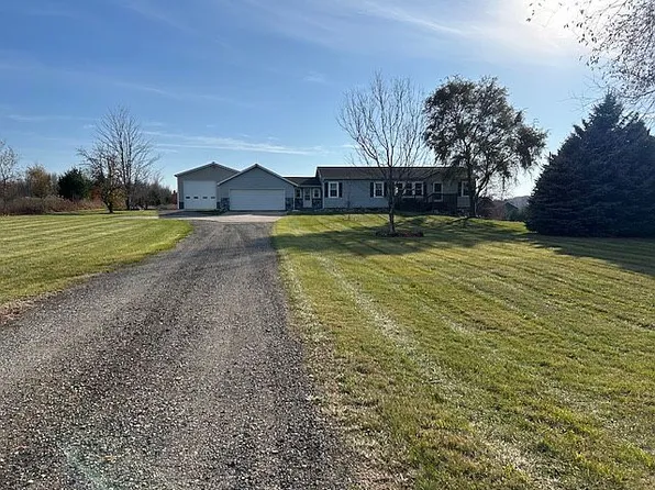 1522 144th Ave, Dorr, MI 49323