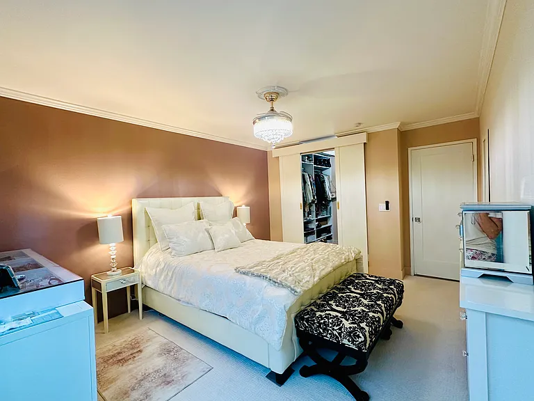 8400 De Longpre Ave #0 — Photo 14