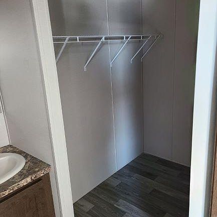4th image of 19 Riverview Dr