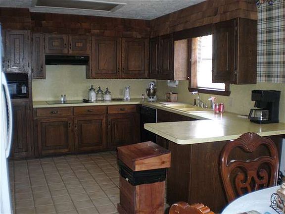 4th image of 6144 Terry Ave