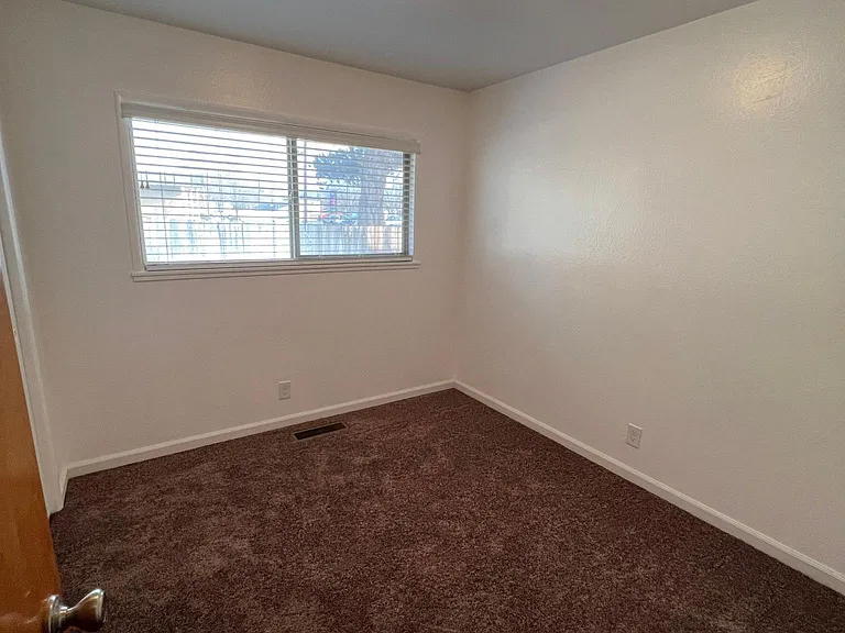 880 Tyler Way — Photo 10