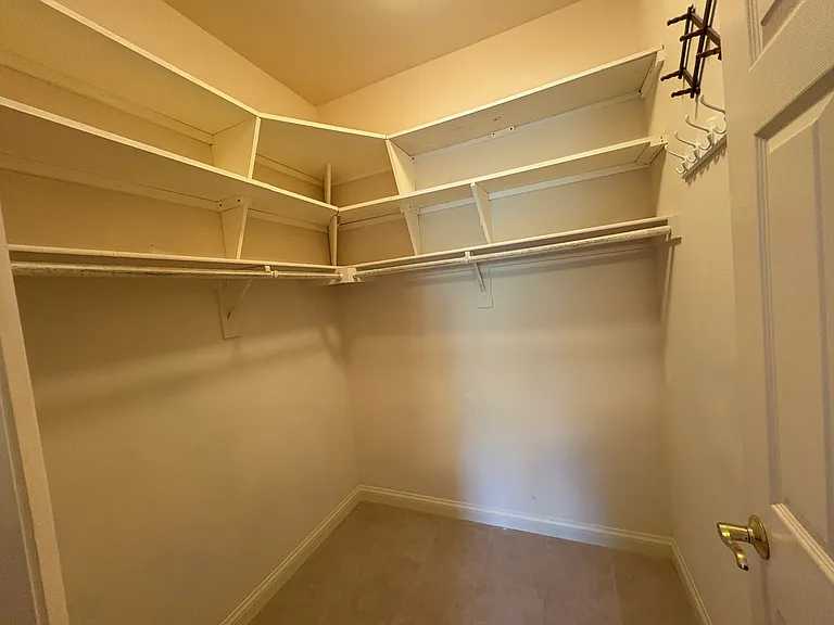 524 Golden West Dr — Photo 33