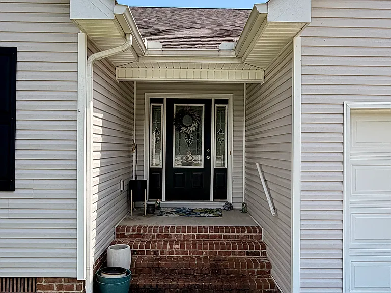 1208 E End Rd — Photo 2