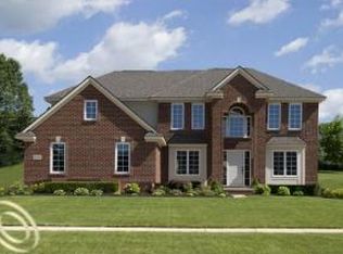 111 W Reed Lake Ct, Commerce Township, MI 48390