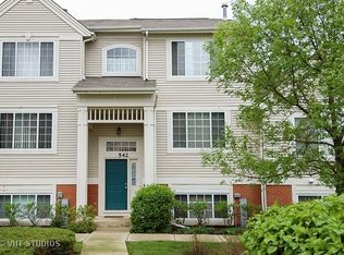 542 Cary Woods Cir, Cary, IL 60013