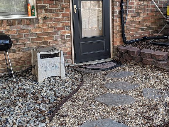 4th image of 275 E Lake Dr #B