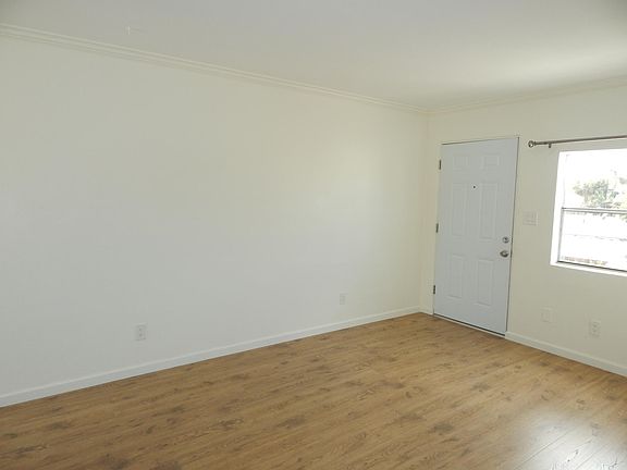 4th image of 5042 1/2 Saratoga Ave #1/2