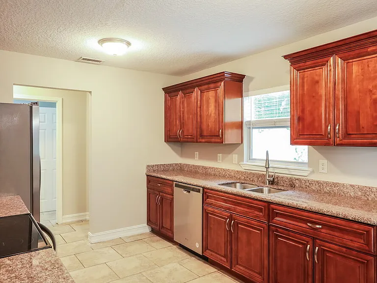 8106 Byrd Landing Ct — Photo 8