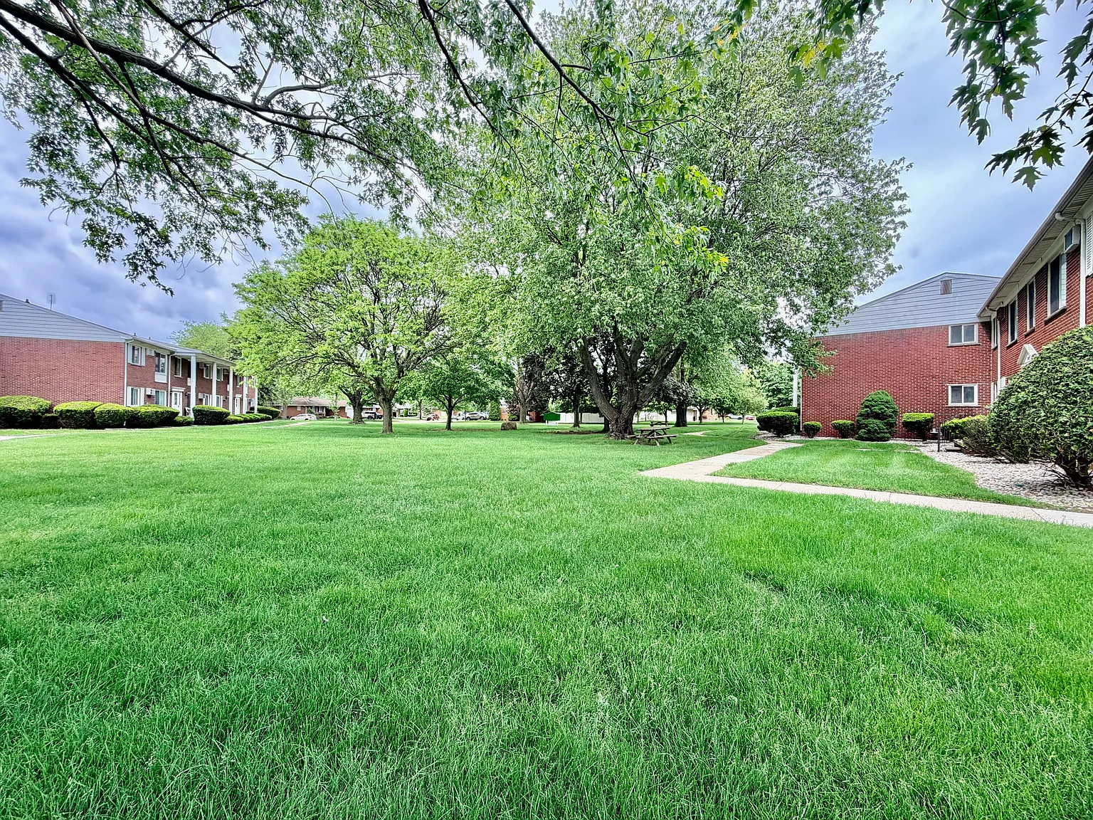 2 bed, 1.0 bath, 900 sqft, $1,175 — Photo 3