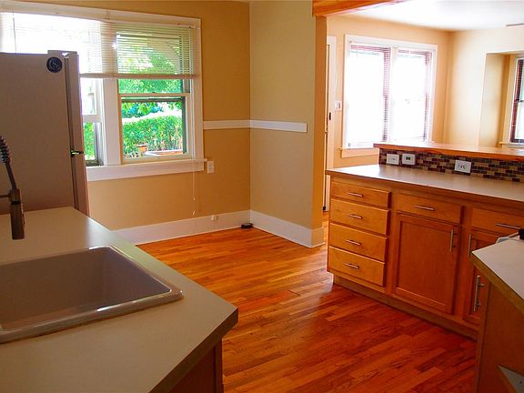 5th image of 1625 Lincoln Pl