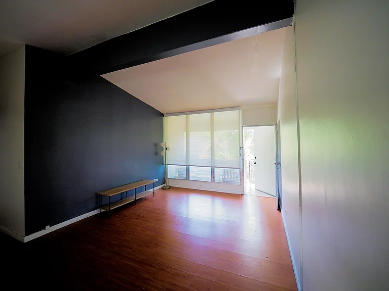 1080 98th St #10 — Photo 5