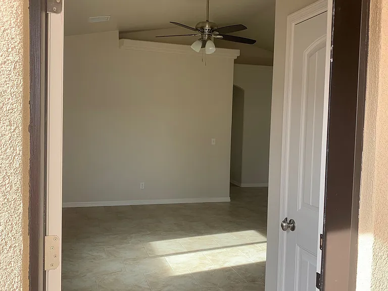 3312 E Farm Crest Ave — Photo 7