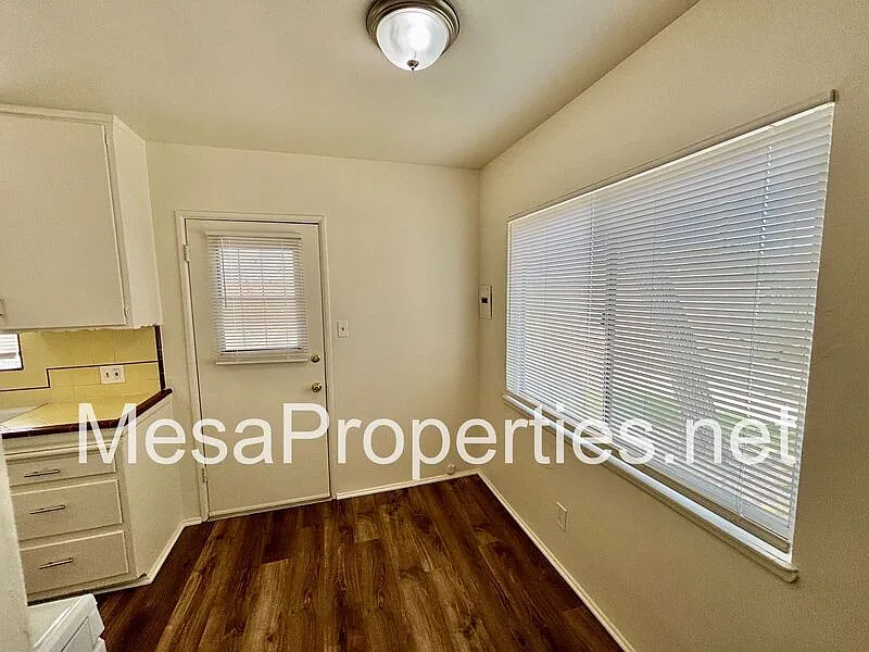 2 bed, 1.0 bath, 800 sqft, $1,800 — Photo 4