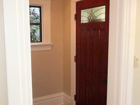 4th image of 1030 Carolina St