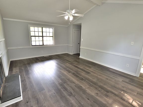 4th image of 1405 Treetop Ln