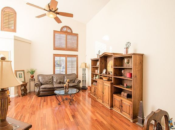 3rd image of 542 Desert Rose Ct