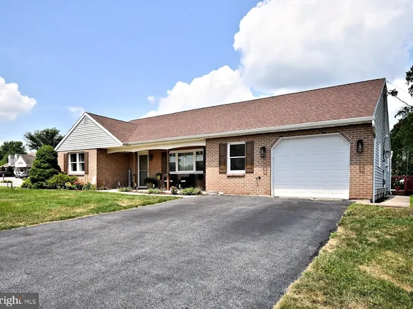 1 Heather Ct, Douglassville, PA 19518