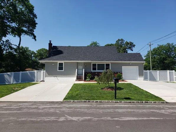 43 Cortland St, West Babylon, NY 11704