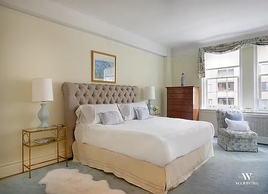 Sold by Warburg | media 9